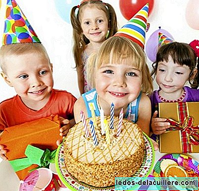 Het blazen van de kaarsen op een verjaardagstaart verhoogt het aantal bacteriën met 1.400 procent