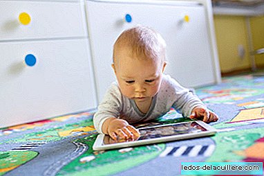 Technologie, Apps und andere Erfindungen, um das Baby zu stimulieren oder zu verstehen: wenn der Instinkt unserer Eltern aufgehoben wird