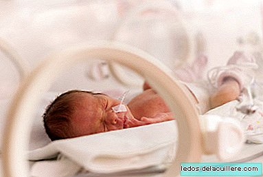 Ein Baby wird von einer Mutter geboren, die drei Monate im Hirntod war
