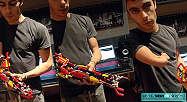 An 18-year-old boy used LEGO to have an arm prosthesis and take objects