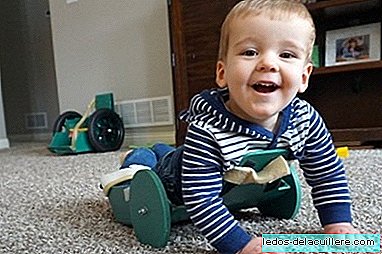 A two-year-old boy with spina bifida is able to move freely thanks to an invention of his parents