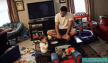 En far registrerer hva han gjør på ettermiddagen sammen med sønnen når mor ikke er hjemme (og hun elsker det)