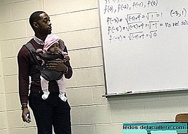 A teacher carries a baby so that his father can attend in class: a beautiful example