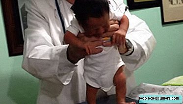A newborn walks and his 'excursion' goes viral