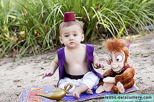 Um verdadeiro príncipe azul, a bela sessão de fotos de um bebê em seu primeiro ano