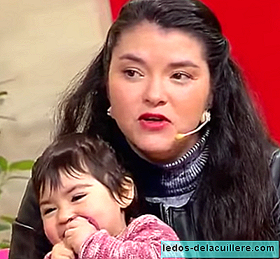 Чилийски шофьор на автобус, принуден да ходи на работа с болното си бебе, открива силен дебат за помирението