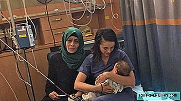 Un'infermiera ebrea allatta al seno un bambino palestinese la cui madre è stata ferita in un incidente