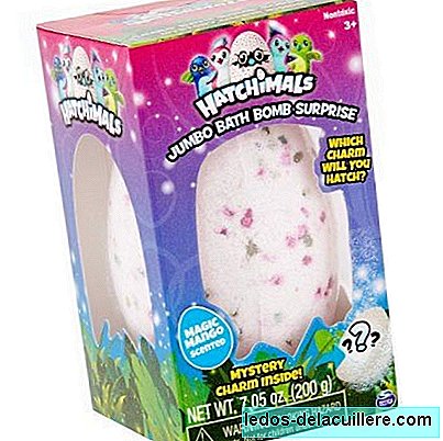 A mother warns about the burns on her daughter's hands allegedly caused by a Hatchimals bath bomb