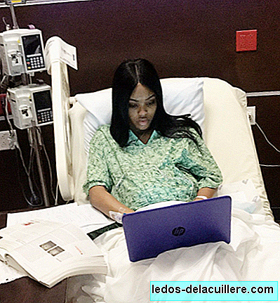 A student mother performs the last exam of the semester in the hospital, just before giving birth to her child