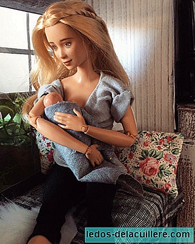 Uma mãe pinta a Barbie para torná-la mãe