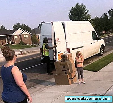 A six-year-old girl spends $ 350 on toys online, and gets the order delivered the next day