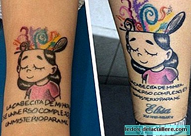 Alguns pais fazem a mesma tatuagem em homenagem à filha com autismo