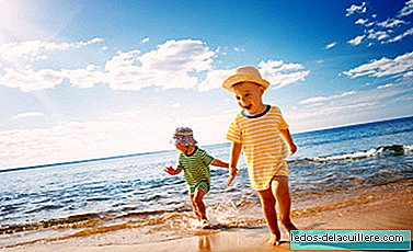 Léto je tady: co si vzít na pláž, když jdete s dětmi a malými dětmi