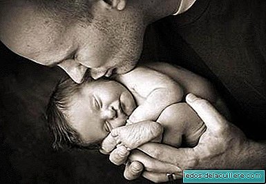 "Jetzt gehe ich schlafen", herzzerreißende, aber emotionale Fotos von Eltern mit ihren leblosen Babys
