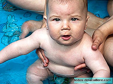Will a red or blue circle appear around your child if the pee escapes in the pool?
