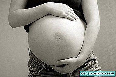 Dziecko monitorowane podczas porodu bez unieruchamiania matki