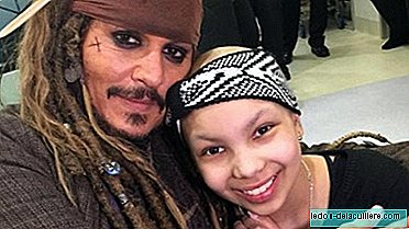Bravo Johnny Depp !: visit the children in the hospital dressed as Jack Sparrow