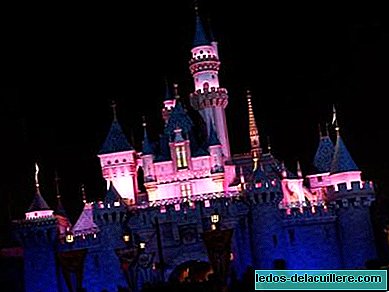 Wabah campak di Disneyland: anak-anak yang tidak divaksinasi diminta untuk tidak mengunjungi taman