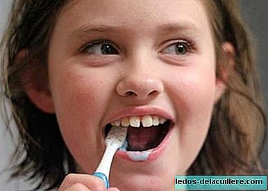 How to get kids to get used to brushing their teeth
