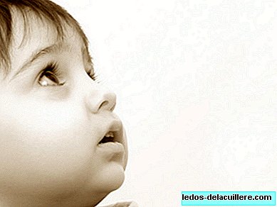 كيفية وضع قطرات في عيون الأطفال