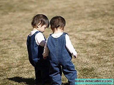 Como levar seus gêmeos para passear e não lhe faltam mãos
