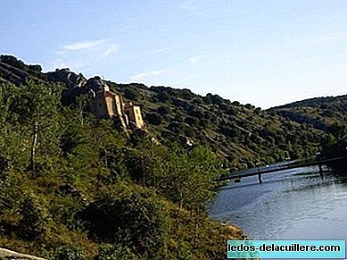 Route de Soria pour marcher le long du Duero et de la courbe familiale de l'arbalète