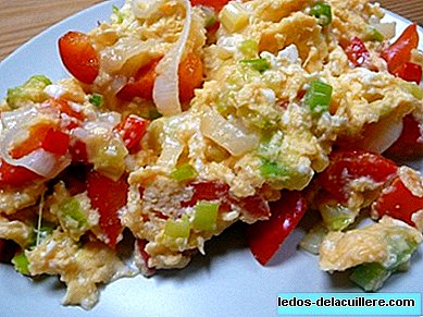 Healthy dinners for children: scrambled sole, peppers and onion