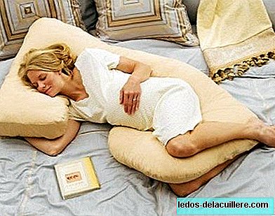 Giant cushion for the pregnant mother and the recent mom