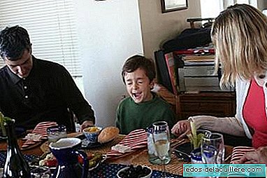 Vsak dan se pogovarjajte z otroki in družinski obrok lahko izboljša uspešnost v šoli