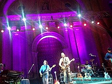 קריס נגד סרטן מארגן קונצרט צדקה עם לוס סיקרטוס ב- 21 בספטמבר 2013