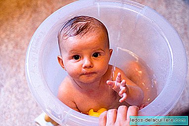 How long should the baby's bath last?