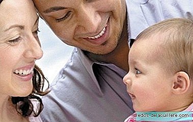 Курс за майчинство и бащинство: общуване с бебе
