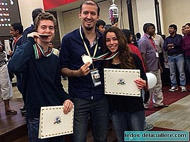 Дейвид Антон и Ирен Николас получават сребърния медал на Световното първенство по шах в своята категория