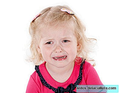 Αν ξένοι «εκπαιδεύσουν» τα παιδιά μας; Ο ιδιοκτήτης μιας καφετέρια φωνάζει σε ένα 2χρονο κορίτσι για να σταματήσει να κλαίει