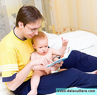 Bebeğe hikaye okumak için ipuçlarının çıkartılması