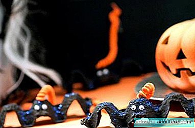 Halloween-decoratie: vleermuizen gemaakt met kartonnen eierdopjes