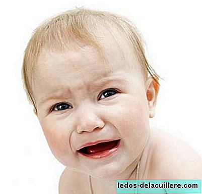 Sporna študija navaja, da dojenčki jokajo, tako da spijo, nanje ne vpliva negativno
