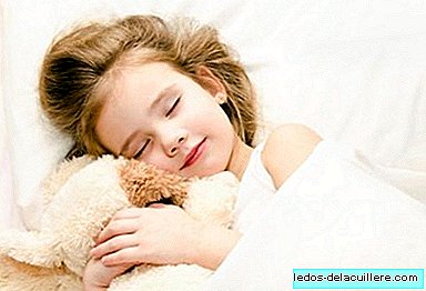 Après l'école, quand faut-il passer l'enfant au berceau ou au lit?