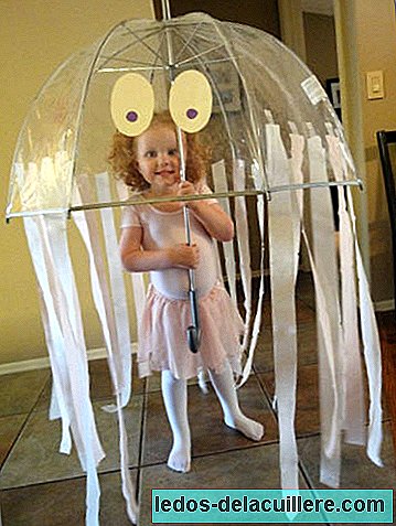 Obleč svého syna medúzy na karneval