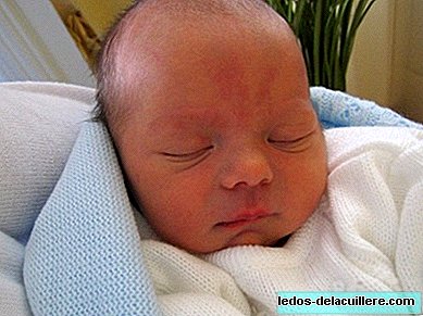 A születések száma 2011-ben csökken, amikor 468 430 született anyát született Spanyolországban