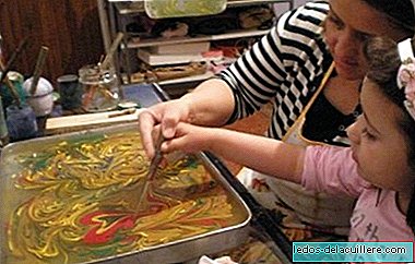Ebru, painting in the water: a creative and surprising activity