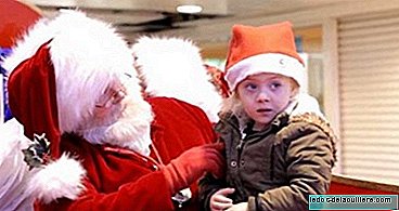 O gesto tocante do Papai Noel que surpreende uma garota com problemas auditivos