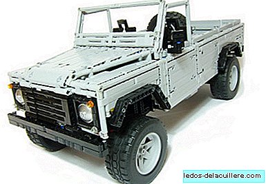 The Land Rover Defender made with Lego parts by a Spanish engineer