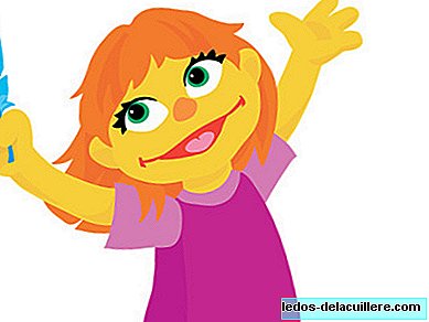 Ji yra Julija, naujasis autizmo personažas iš Sesame Street
