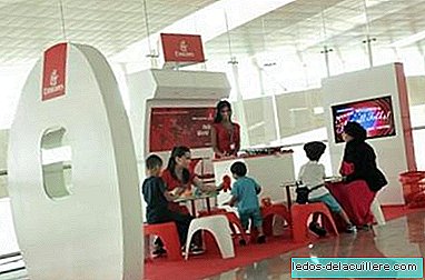 توفر طيران الإمارات مساحة مخصصة للأطفال في مطاري مدريد وبرشلونة