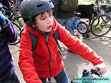 בפורטלנד ילדים הולכים לבית הספר באופניים