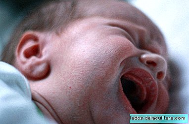 من الأفضل عدم الاستيقاظ فورًا عندما يبكي الطفل في الليل ، كما يشير أحد الباحثين