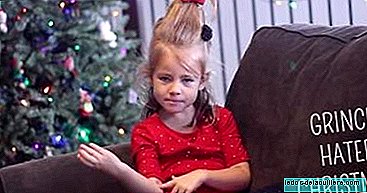This silent girl tells us an incredible version of the story "How the Grinch Stole Christmas"