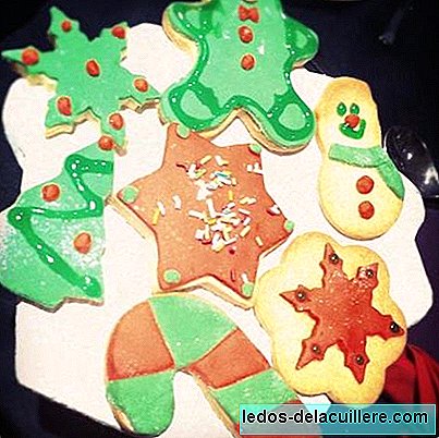 Christmas cookies to make with children (II): decorating cookies with fondant