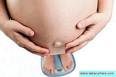 Prendre du poids pendant la grossesse peut augmenter la transmission de contaminants de la mère au fœtus